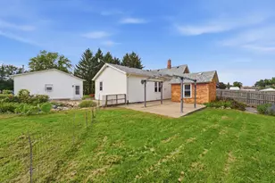 100 5th St, Sherrard, IL 61281 - Photo 5