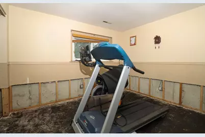 916 Camelot Drive, Crystal Lake, IL 60014 - Photo 9