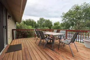 916 Camelot Dr, Crystal Lake, IL 60014 - Photo 3