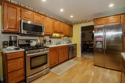 916 Camelot Drive, Crystal Lake, IL 60014 - Photo 5