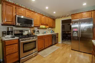 916 Camelot Dr, Crystal Lake, IL 60014 - Photo 5
