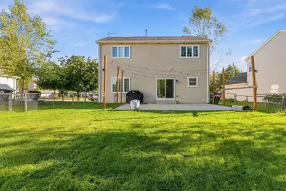 5 Flowerfield Court, Lake in the Hills, IL 60156 - Photo 3