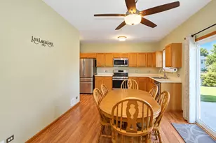 5 Flowerfield Ct, Lake in the Hills, IL 60156 - Photo 9