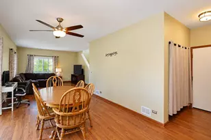 5 Flowerfield Ct, Lake in the Hills, IL 60156 - Photo 11