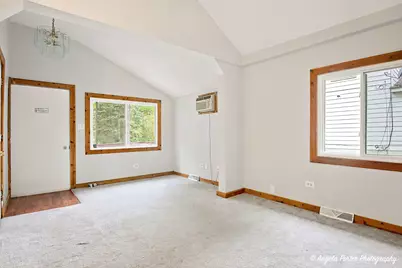 338 E Lakeview Avenue, Round Lake Beach, IL 60073 - Photo 5