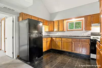 338 E Lakeview Avenue, Round Lake Beach, IL 60073 - Photo 9