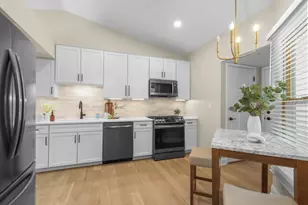 752 N Brookdale Dr, Schaumburg, IL 60194 - Photo 11