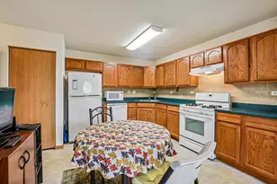 2359 Foxmoor Ln, Aurora, IL 60502 - Photo 11