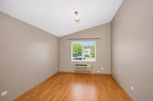 1623 Silverstone Dr, Carpentersville, IL 60110 - Photo 11