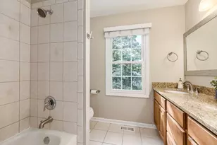 129 Branchwood Dr, Schaumburg, IL 60193 - Photo 25