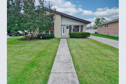 10107 Lawrence Court, Oak Lawn, IL 60453 - Photo 3