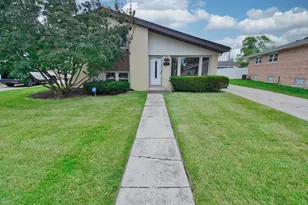 10107 Lawrence Ct, Oak Lawn, IL 60453 - Photo 3