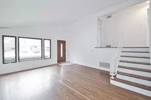 10107 Lawrence Ct, Oak Lawn, IL 60453 - Photo 5