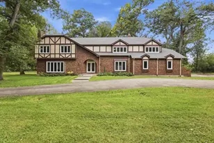4 Auburn Ln, Barrington Hills, IL 60010 - Photo 1