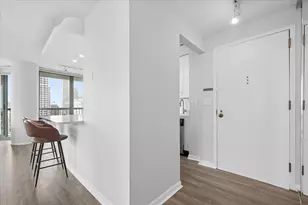 111 W Maple St, Chicago, IL 60610 - Photo 15