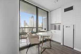 111 W Maple St, Chicago, IL 60610 - Photo 11