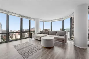111 W Maple St, Chicago, IL 60610 - Photo 3