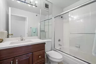 111 W Maple St, Chicago, IL 60610 - Photo 23