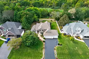 9176 Forest Ridge Dr, Roscoe, IL 61073 - Photo 3