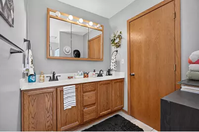 210 S 10th Street, Rochelle, IL 61068 - Photo 11