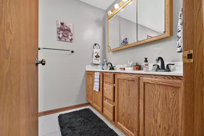 210 S 10th Street, Rochelle, IL 61068 - Photo 9