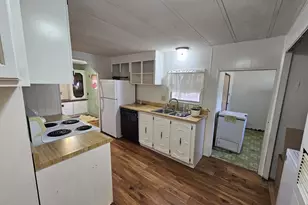 100 S East St, Chicago, IL 62898 - Photo 17