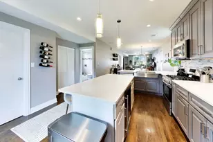 5011 W Strong St, Chicago, IL 60630 - Photo 9