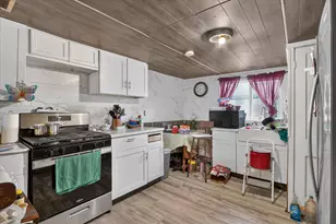 2831 Collins St, Rockford, IL 61109 - Photo 5