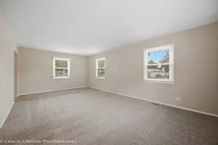 651 Woodhollow Ln, Buffalo Grove, IL 60089 - Photo 5
