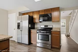 651 Woodhollow Ln, Buffalo Grove, IL 60089 - Photo 11