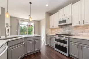 1239 Spaulding Rd, Bartlett, IL 60103 - Photo 9