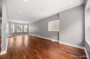 2608 E 74th Pl, Chicago, IL 60649 - Photo 7