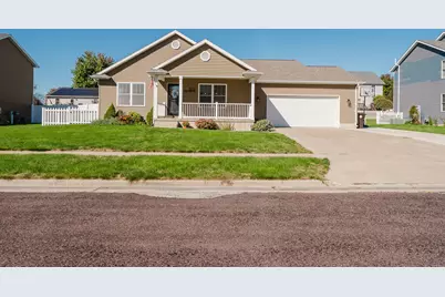 501 Newcastle Drive, Mackinaw, IL 61755 - Photo 3