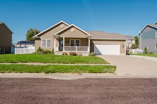 501 Newcastle Dr, Mackinaw, IL 61755 - Photo 3