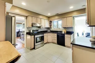 3136 Bellwood Ln, Glenview, IL 60026 - Photo 9