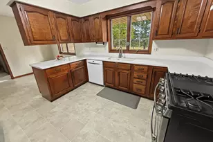 2016 E 2100 North Rd, Watseka, IL 60970 - Photo 7