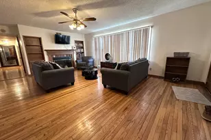 1107 Locust St, Sterling, IL 61081 - Photo 3