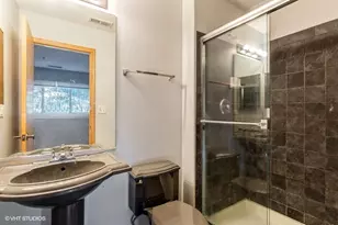 732 Hanbury Dr, Des Plaines, IL 60016 - Photo 11