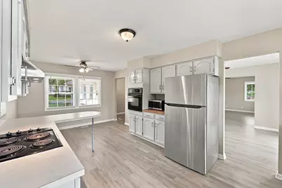 101 Emerson Drive, Schaumburg, IL 60193 - Photo 11