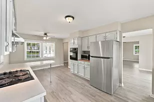 101 Emerson Dr, Schaumburg, IL 60193 - Photo 11