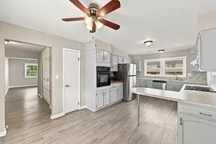 101 Emerson Dr, Schaumburg, IL 60193 - Photo 3