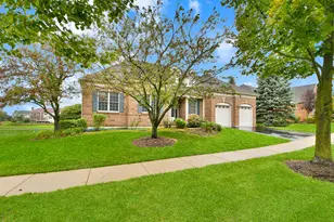 19 Eagle Ridge Dr, Hawthorn Woods, IL 60047 - Photo 3