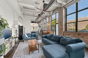1111 W Cornelia Ave, Chicago, IL 60657 - Photo 3