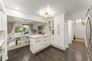 11124 Indian Woods Dr, Indian Head Park, IL 60525 - Photo 9