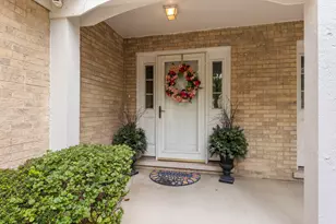 11124 Indian Woods Dr, Indian Head Park, IL 60525 - Photo 3