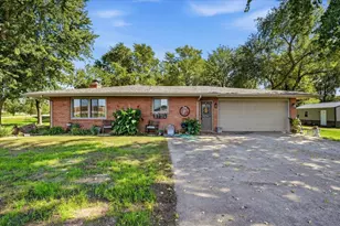 1926 N 31st Rd, Ottawa, IL 61350 - Photo 3