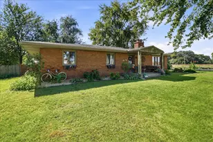 1926 N 31st Rd, Ottawa, IL 61350 - Photo 1
