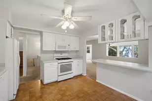 23 W Suffield Dr, Arlington Heights, IL 60004 - Photo 5