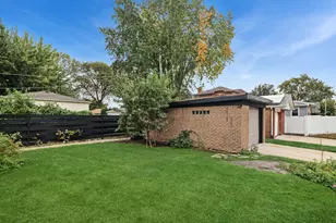 3945 Birchwood Ave, Skokie, IL 60076 - Photo 23
