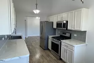 881 N Swift Rd, Addison, IL 60101 - Photo 5